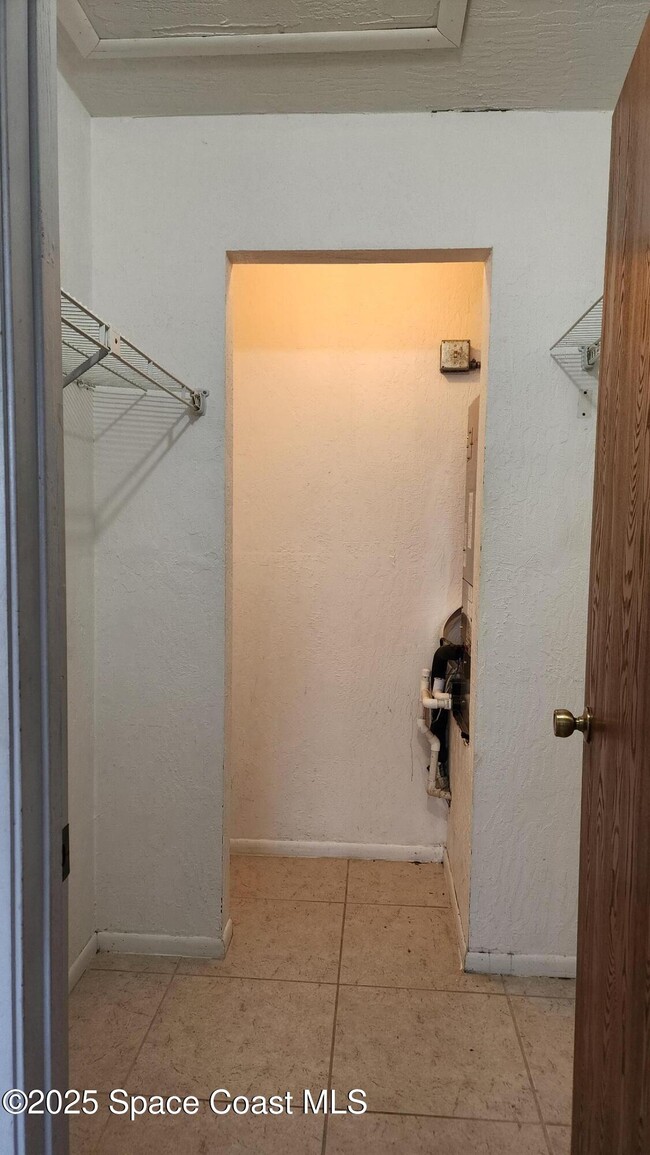 Building Photo - 1708 University Ln