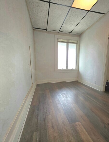 Building Photo - 2218 E Eden Pl