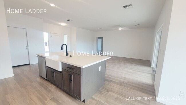Building Photo - 926 N 97th Way