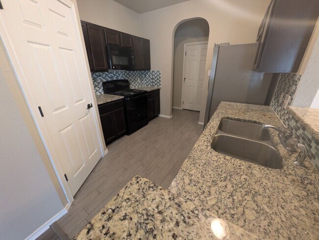 Building Photo - 5826 Grandwood Dr