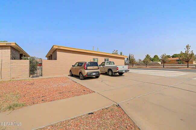 Building Photo - 3013 Beachcomber Dr