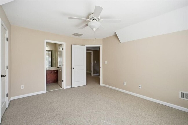 Building Photo - 2532 Village Creek Landing SE