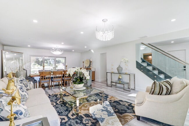Building Photo - Fully Furnished 4-Bedroom Pool Home with Golf Course Views in Northdale