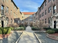 Building Photo - 1315 Oak Ave