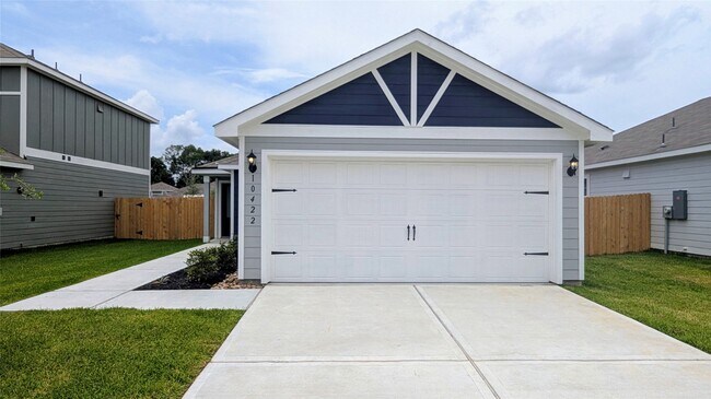 Primary Photo - 10422 Red Cardinal Dr