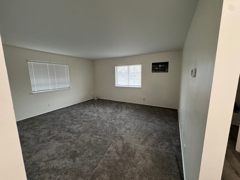 Building Photo - 825 W Thomas L Pkwy