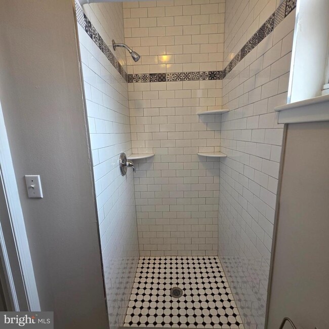 Building Photo - 2217 Spring Garden St