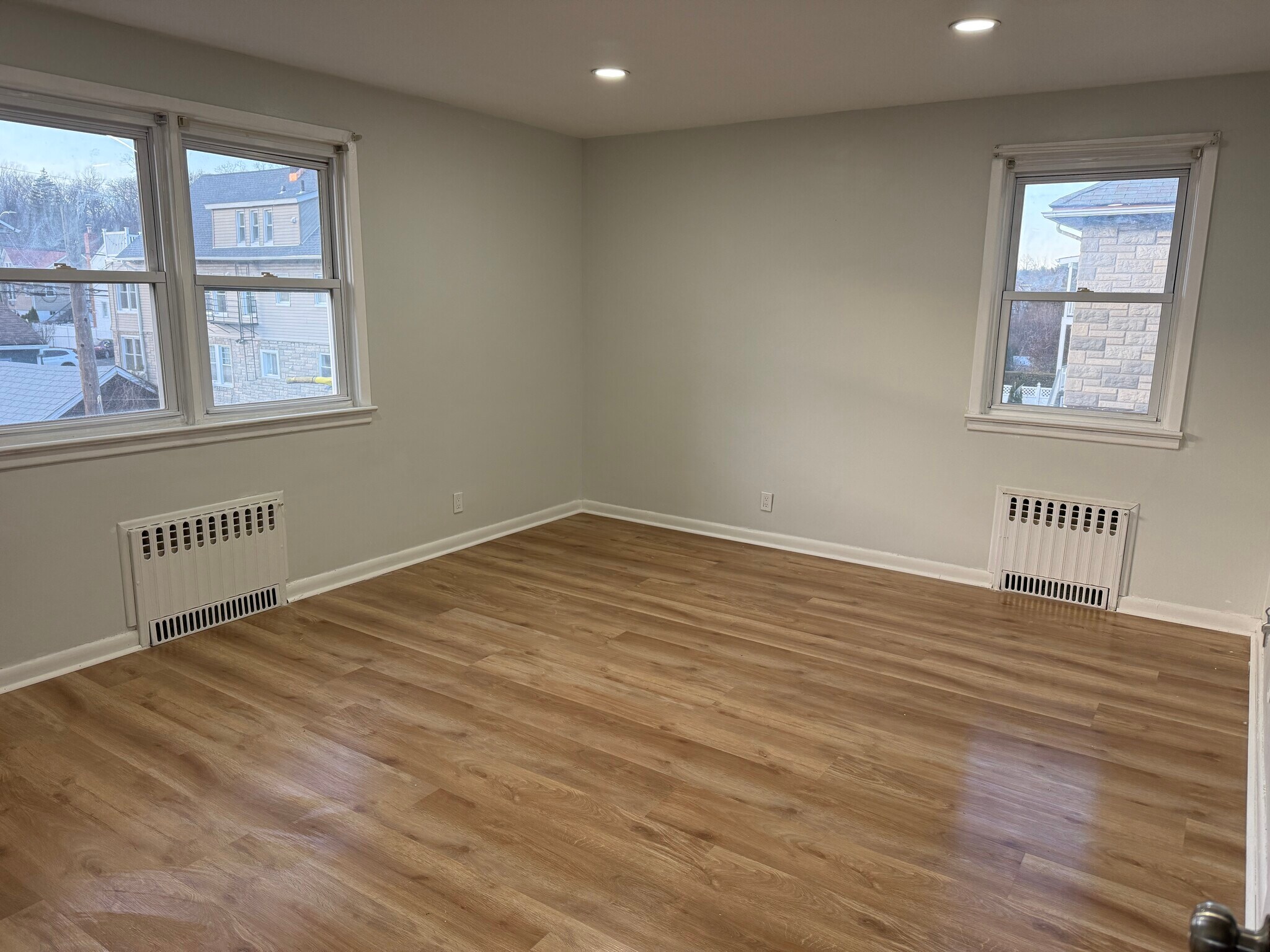 Building Photo - 93 Clunie Ave