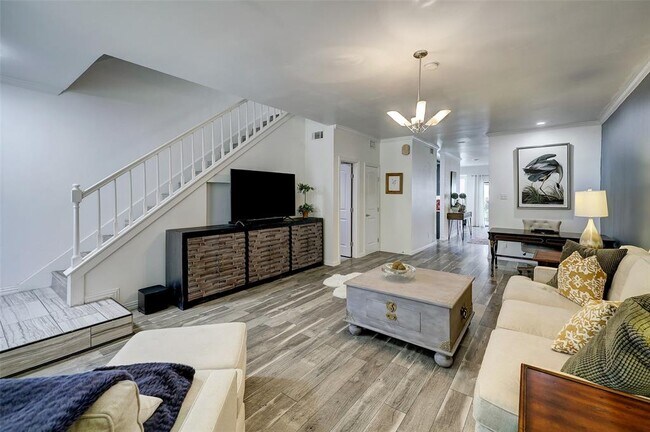 Building Photo - 9619 Doliver Dr