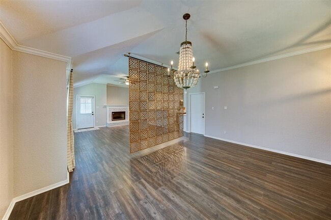 Building Photo - 402 Live Oak Ln