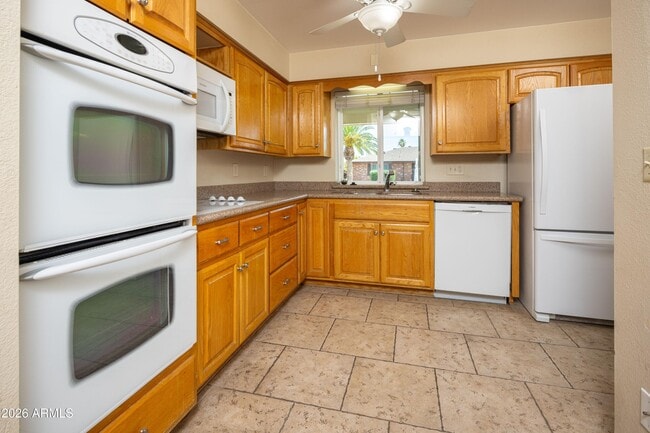 Building Photo - 4613 E Escondido Ave
