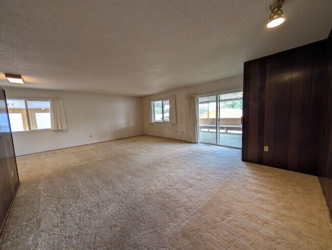 Building Photo - 60P