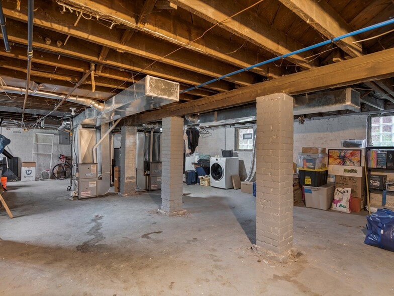 Basement with shared laundry and storage - 1202 Lawrence St
