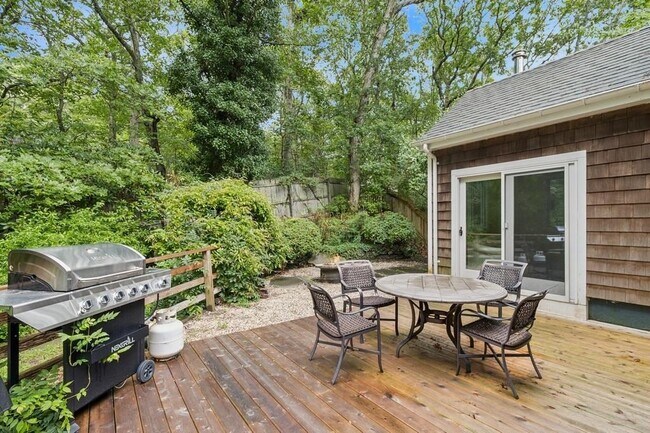 Building Photo - 37 Glenview Dr