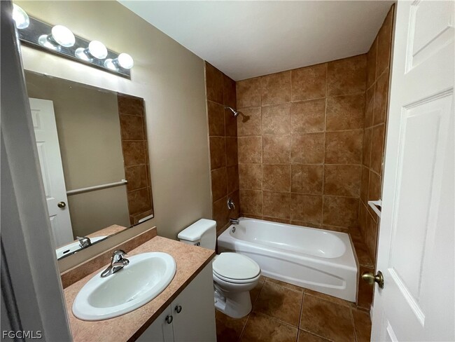 Building Photo - 621 SE 46th Ter