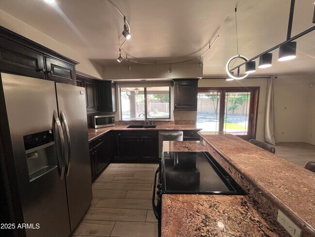 Building Photo - 2129 E Huntington Dr