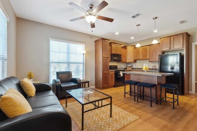 Building Photo - Modern 3-Bed, 3-Bath Townhome with Stylish Upgrades in Condo Community