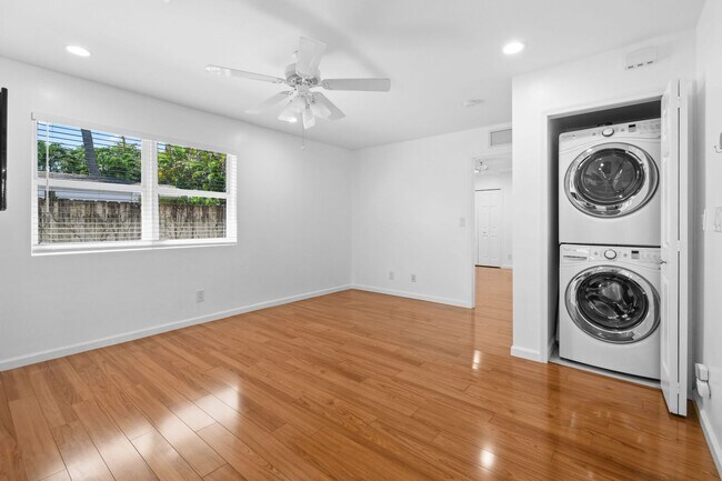 Building Photo - 244 Greymon Dr