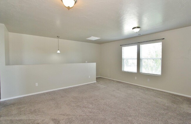 Building Photo - 769 S Beaver Creek Way
