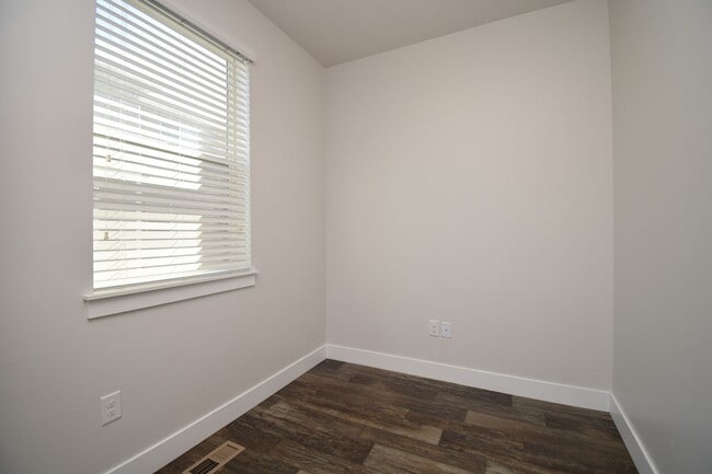 Building Photo - 4 Bed 3.5 Bath Sunny and Spacious South Jordan Corner-Lot Home with Views!