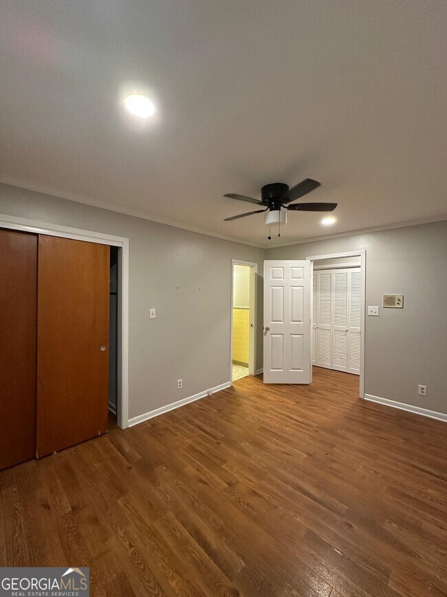 Building Photo - 115 Peyton Rd SW