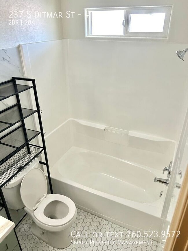 Building Photo - 237 S Ditmar St