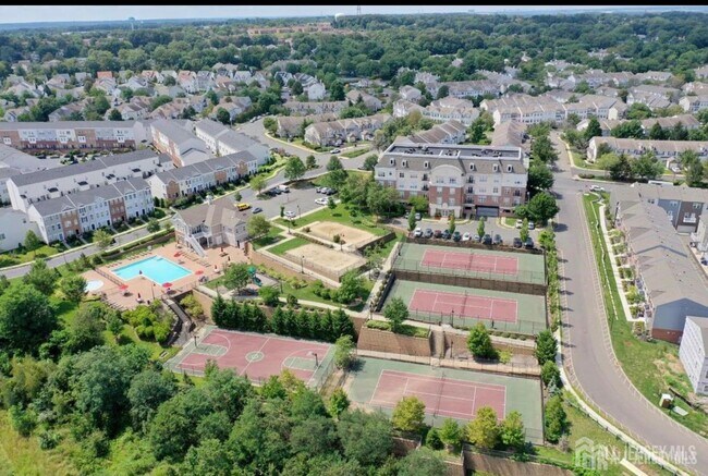 Building Photo - 6301 Fernandez Ct