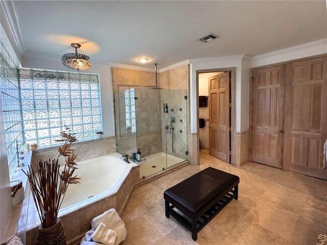 Building Photo - 375 Sabal Way