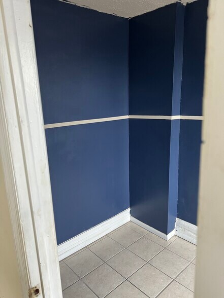 Building Photo - 72 Parkhurst St