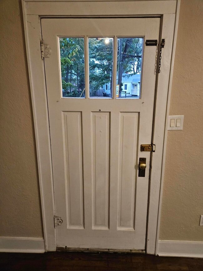 Building Photo - 619 S Kentwood Ave