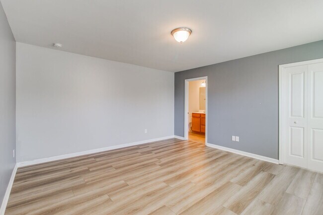 Building Photo - 1108 Lake Village Dr
