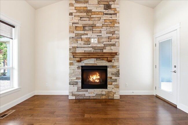 Building Photo - Single Story-3 Bedroom 2 Bathroom Home in a 55+ Community