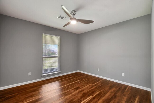 Building Photo - 25802 Maplewood Dr