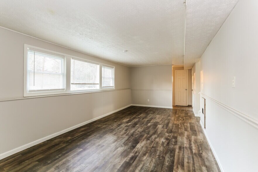 Building Photo - 1131 Lockwood Rd