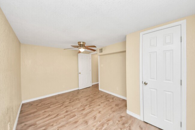 Building Photo - 706 Harris Ave