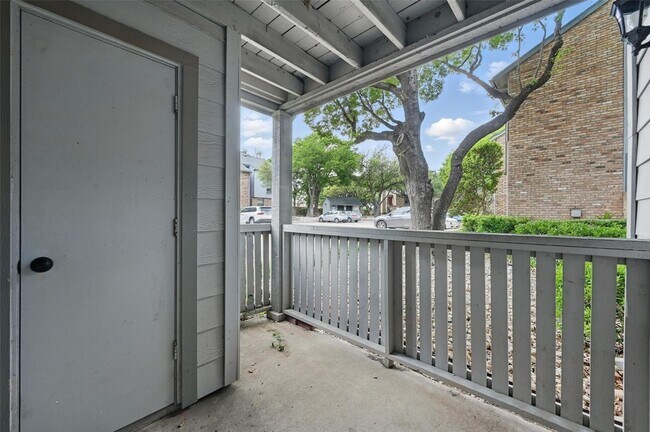 Building Photo - 15151 Berry Trail
