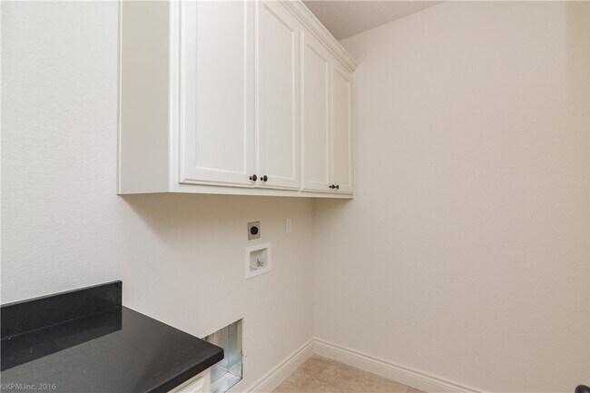 Building Photo - 1620 Sweetbriar Way