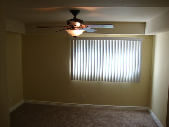 Bed 1 - 6014 Barton Ave