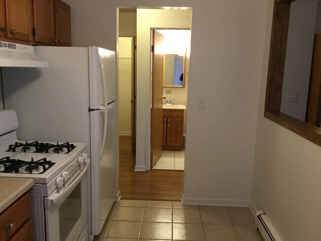 Building Photo - 1304 S Hunt Club Dr