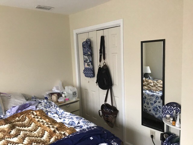 Building Photo - 1174 N Vermont St