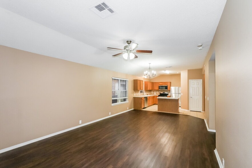 Building Photo - 5807 Baldwin Elm St