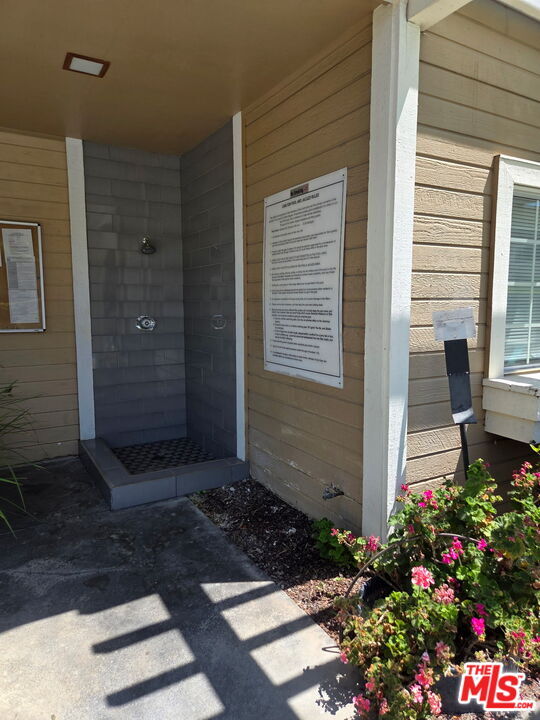 Building Photo - 8805 Berkshire Way