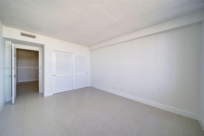 Building Photo - 1500 Bay Rd