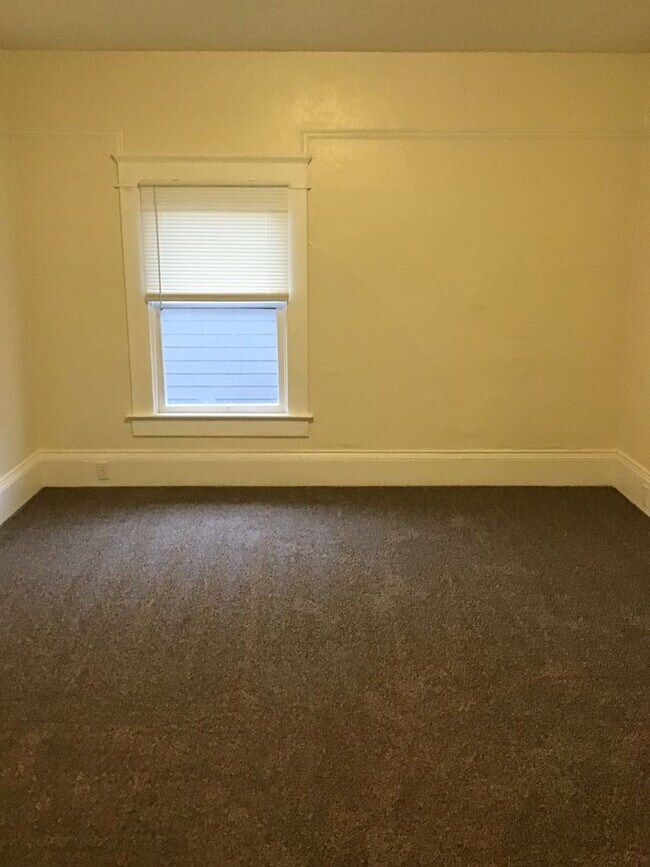 Building Photo - NW 5th