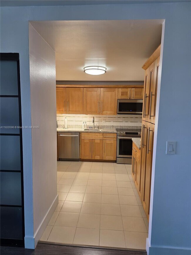 Building Photo - 401 Golden Isles Dr