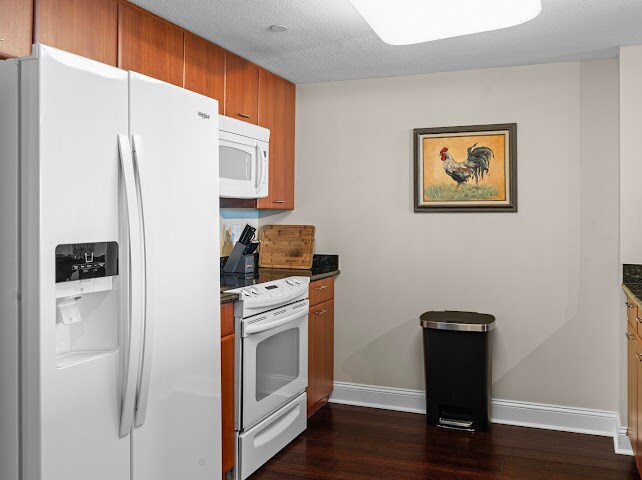 Building Photo - 300 S Duval St