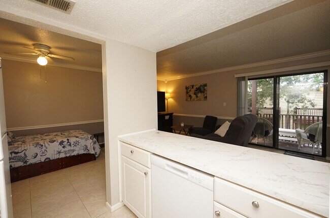 Building Photo - 308 Miracle Strip Pkwy