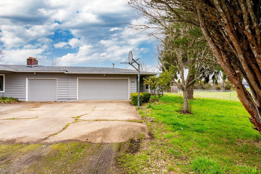 Primary Photo - 404 Hillview Dr