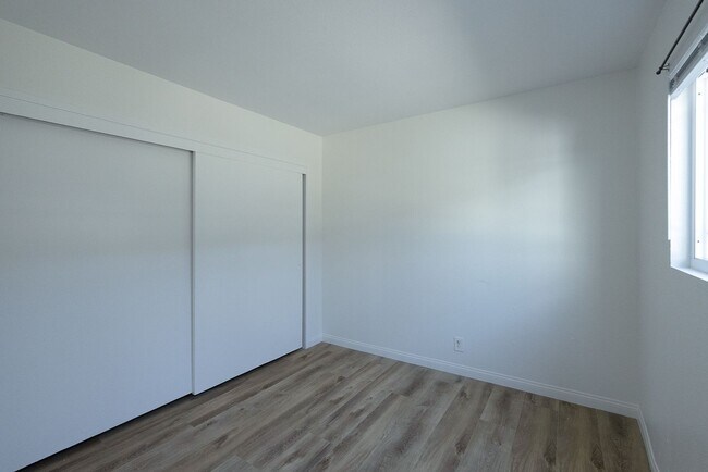 Building Photo - 145 Camarillo- LT