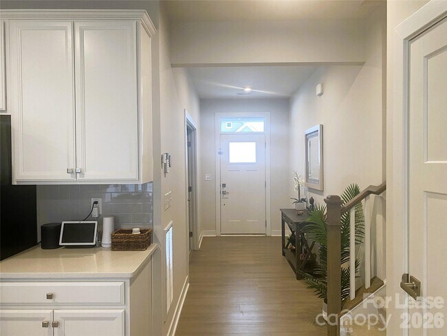 Building Photo - 3163 Streamside Dr